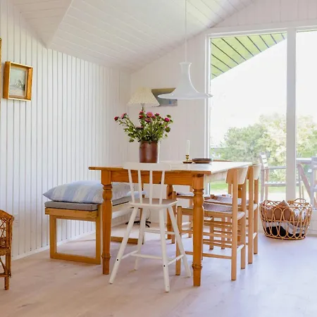 Idyllic Summer House On The Coast Of West Zealand 度假居 *